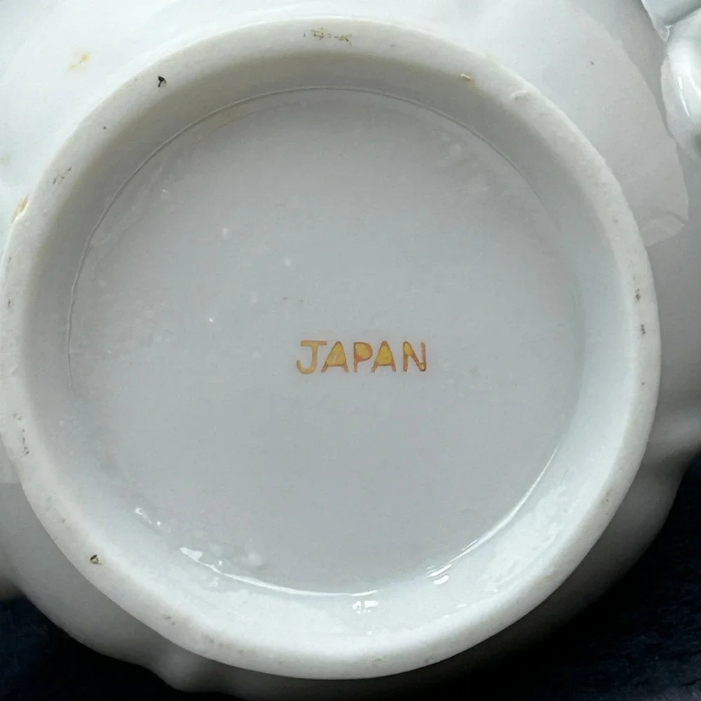 Vintage Japan White Porcelain Floral Teapot Gold Trim‎ Ribbed Tea Pot with Lid